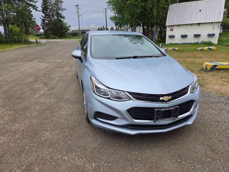 Chevrolet Cruze seen head-on